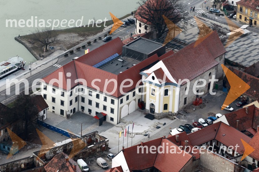 Lutkovno gledališče Maribor in Minoritska cerkevMaribor in okolica iz zraka