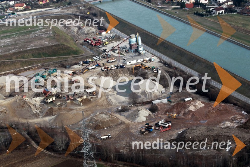 Reka Drava v DogošahMaribor in okolica iz zraka