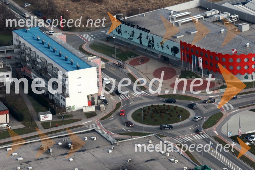 Mercator center in rondo na PobrežjuMaribor in okolica iz zraka