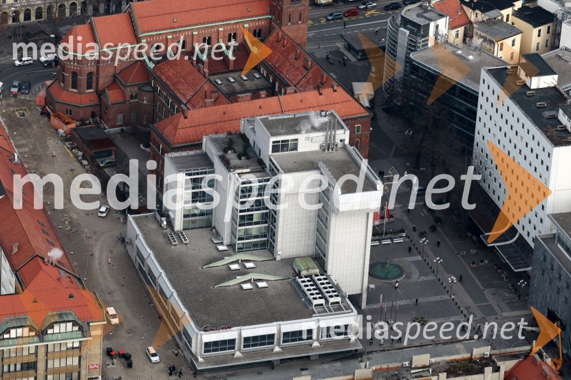 Frančiškanska cerkev Maribor in centrala Nove KBMMaribor in okolica iz zraka