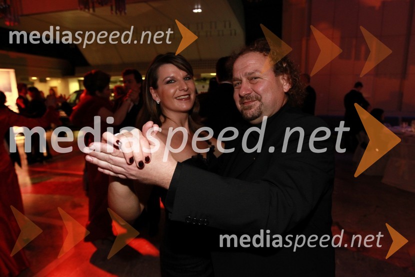 Darko Brlek, direktor Festivala Ljubljana in spremljevalka Janja LambergerVeliki dobrodelni Lions ples