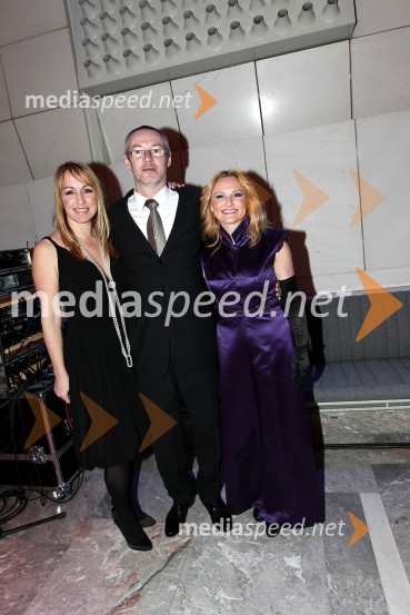 Eva Hren, pevka, Hugo Šekoranja, umetniški vodja Big Banda RTV Slovenija in Nuša Derenda, pevkaVeliki dobrodelni Lions ples