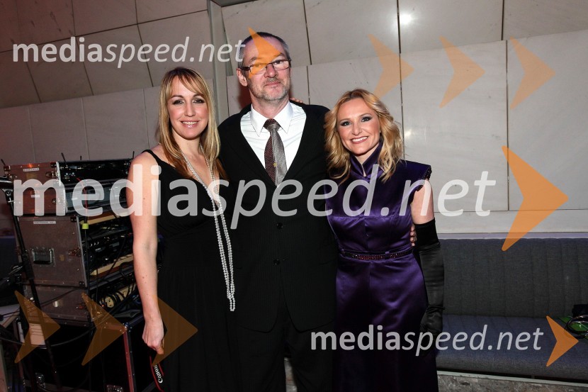 Eva Hren, pevka, Hugo Šekoranja, umetniški vodja Big Banda RTV Slovenija in Nuša Derenda, pevkaVeliki dobrodelni Lions ples