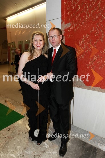 Mag. Aleksandra Brank in soprog Bojan Brank, nekdanji direktor DHLVeliki dobrodelni Lions ples