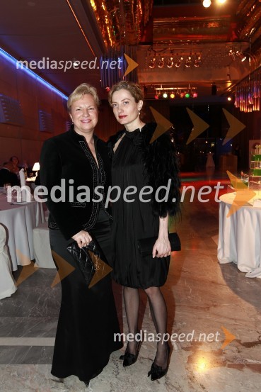 Sabrina Pečelin, vodja odnosov z javnostmi pri Porsche Slovenija in Hermina Kovačič, novinarkaVeliki dobrodelni Lions ples