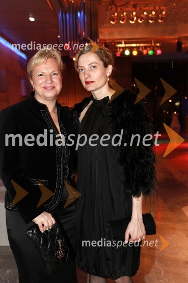 Sabrina Pečelin, vodja odnosov z javnostmi pri Porsche Slovenija in Hermina Kovačič, novinarkaVeliki dobrodelni Lions ples