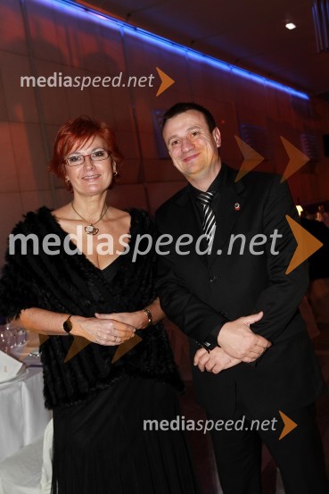 Darinka Pavlič Kamien, vodja službe za odnose z javnostmi pri Telekomu Slovenija in Tone Horvatič, guverner Lions Districta 129 SlovenijaVeliki dobrodelni Lions ples