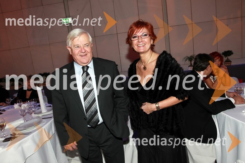 Milan Kučan, nekdanji predsednik Republike Slovenije in Darinka Pavlič Kamien, vodja službe za odnose z javnostmi pri Telekomu SlovenijaVeliki dobrodelni Lions ples