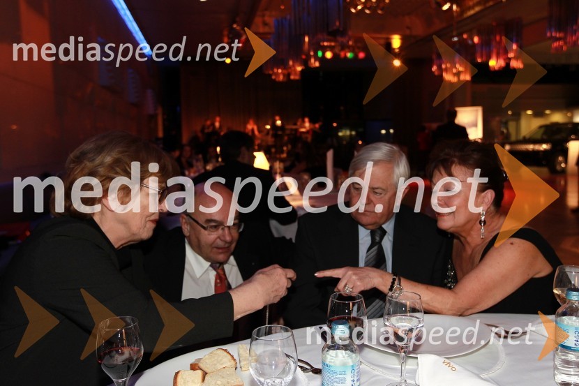 Štefka Kučan, soproga Milana Kučana, Mitja Rotovnik, direktor Cankarjevega doma, Milan Kučan, nekdanji predsednik Republike Slovenije in Tjaša Andree Prosenc, odvetnicaVeliki dobrodelni Lions ples