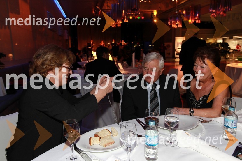 Štefka Kučan, soproga Milana Kučana, Milan Kučan, nekdanji predsednik Republike Slovenije in Tjaša Andree Prosenc, odvetnicaVeliki dobrodelni Lions ples