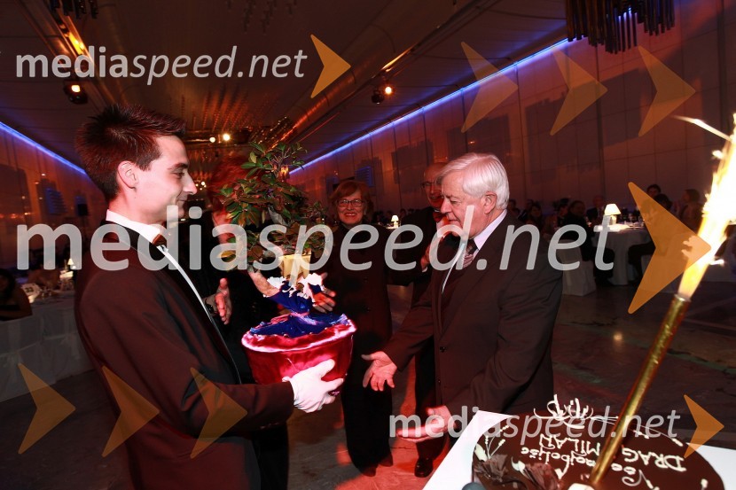 ... in Milan Kučan, nekdanji predsednik Republike SlovenijeVeliki dobrodelni Lions ples