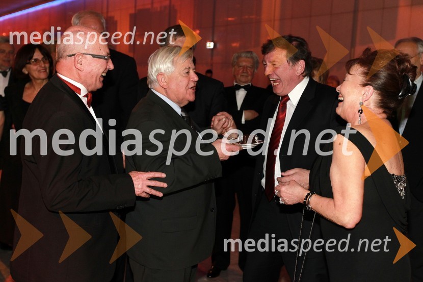 Tone Prosenc, odvetnik, Milan Kučan, nekdanji predsednik Republike Slovenije, Uroš Lajovic, dirigent in Tjaša Andree Prosenc, odvetnicaVeliki dobrodelni Lions ples