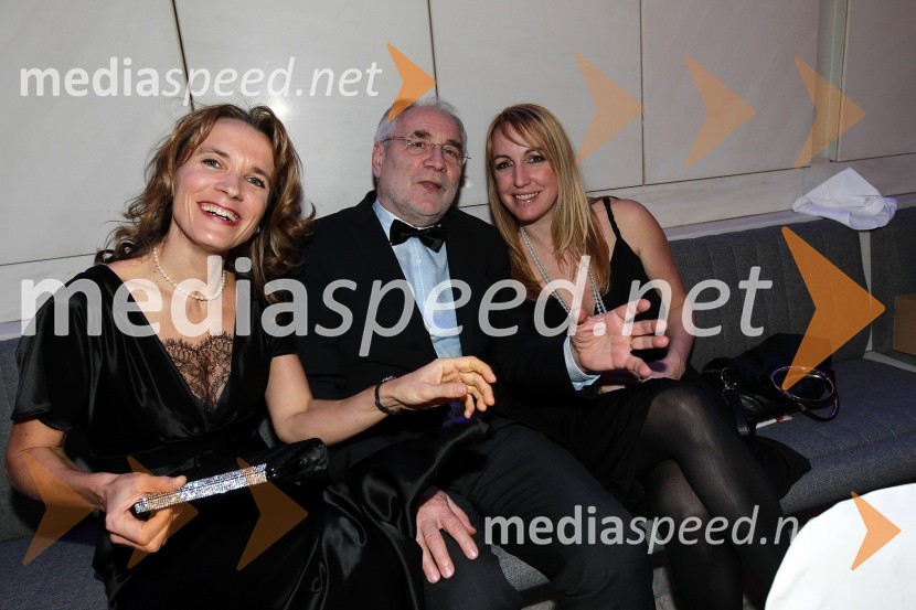 Mojca Zlobko Vajgl, harfistka, soprog Ivo Vajgl, svetovalec predsednika Republike Slovenije in Eva Hren, pevkaVeliki dobrodelni Lions ples