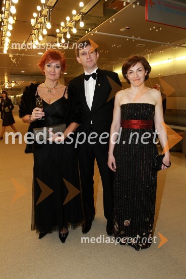 Darinka Pavlič Kamien, vodja službe za odnose z javnostmi pri Telekomu Slovenija, Martin Logar, predsednik Lions kluba Ljubljana in dr. Nataša Zabukovec LogarVeliki dobrodelni Lions ples