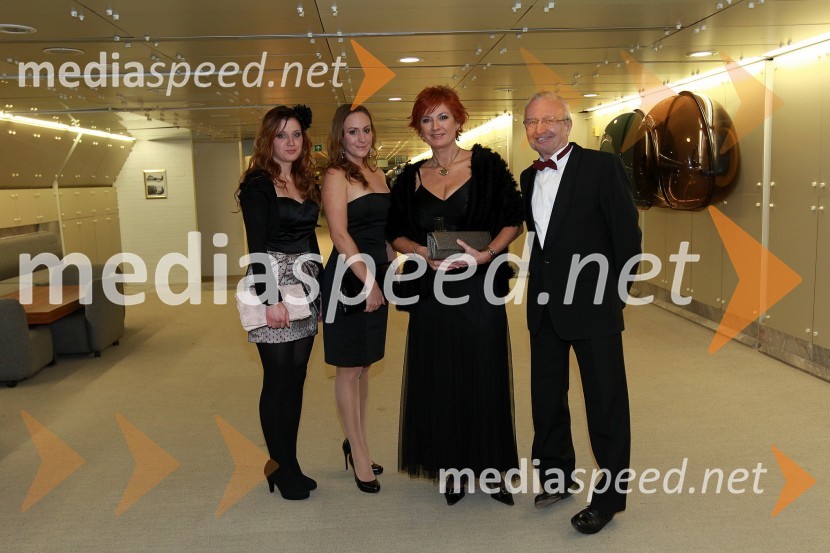 Nina Pavlič Kamien, Katarina Nagode, Darinka Pavlič Kamien, predsednica Lions kluba Ljubljana in mož Peter KamienVeliki dobrodelni Lions ples