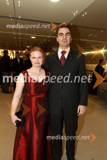 Danilo Tomšič, direktor področja prodaja in marketing v podjetju Mobitel in soproga Andreja Šuštaršič TomšičVeliki dobrodelni Lions ples