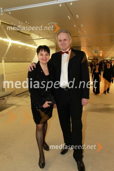 Vida Petrovčič, novinarka in njen spremljevalec Janez ŽontaVeliki dobrodelni Lions ples