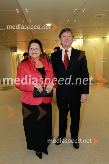 Uroš Lajovic, dirigent in soproga SašaVeliki dobrodelni Lions ples