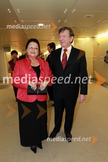 Uroš Lajovic, dirigent in soproga SašaVeliki dobrodelni Lions ples