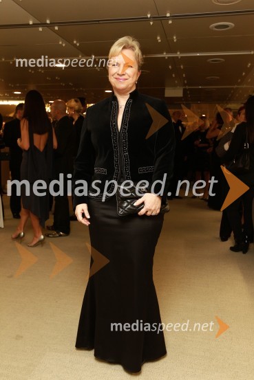 Sabrina Pečelin, vodja odnosov z javnostmi pri Porsche SlovenijaVeliki dobrodelni Lions ples