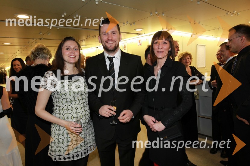 Selin Molander Lukić, Saša Lukić, predsednik Mestnega društva gluhih Ljubljana in Natalija SparkVeliki dobrodelni Lions ples