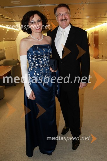 Dr. Krešo Puharič, profesor in soproga NadaVeliki dobrodelni Lions ples