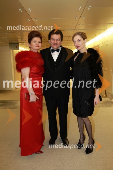 Milena Eber, krznarka, njen soprog in Hermina Kovačič, novinarkaVeliki dobrodelni Lions ples