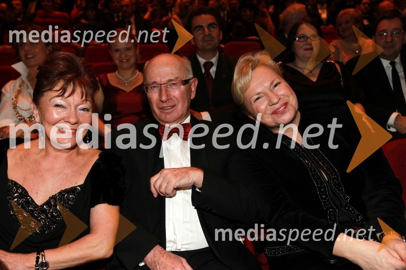 Tjaša Andree Prosenc, odvetnica, mož Tone Prosenc, odvetnik in Sabrina Pečelin, vodja odnosov z javnostmi pri Porsche SlovenijaVeliki dobrodelni Lions ples