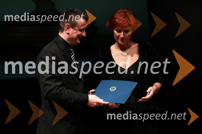 Tone Horvatič, guverner Lions Districta 129 Slovenija in Darinka Pavlič Kamien, vodja službe za odnose z javnostmi pri Telekomu SlovenijaVeliki dobrodelni Lions ples