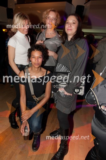 Alice Camara s prigateljicami30 let diskoteke Turist