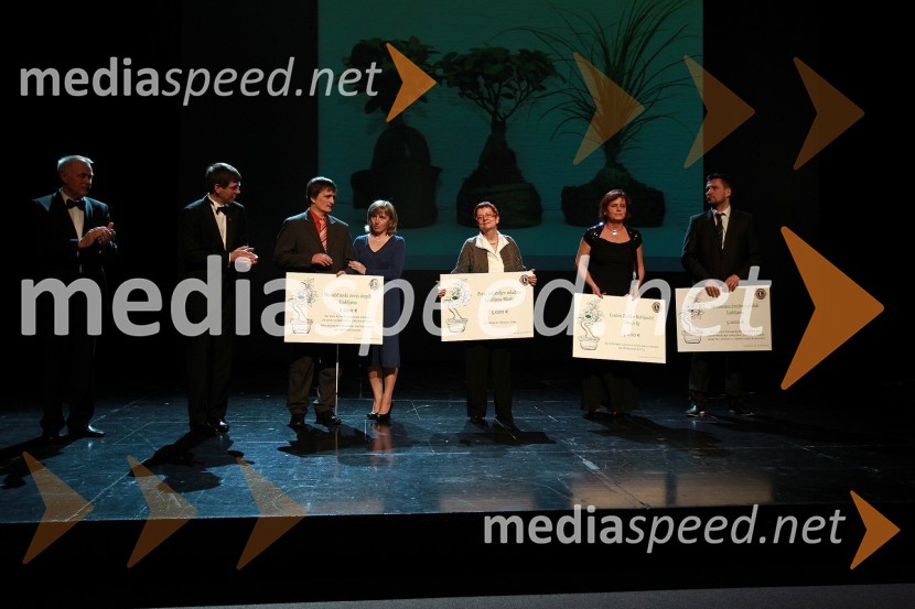 ..., Martin Logar, predsednik Lions kluba Ljubljana, Janez Mlačnik, predsednik Medobčinskega društva slepih in slabovidnih Ljubljana, Zdenka Tomažič, tajnica društva, ..., ... in Saša Lukić, predsednik Mestnega društva gluhih LjubljanaVeliki dobrodelni Lions ples