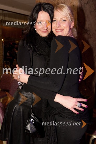 Lejla Kogelj in Brina Černetič, svetovalka uprave Diners Cluba Slovenije30 let diskoteke Turist