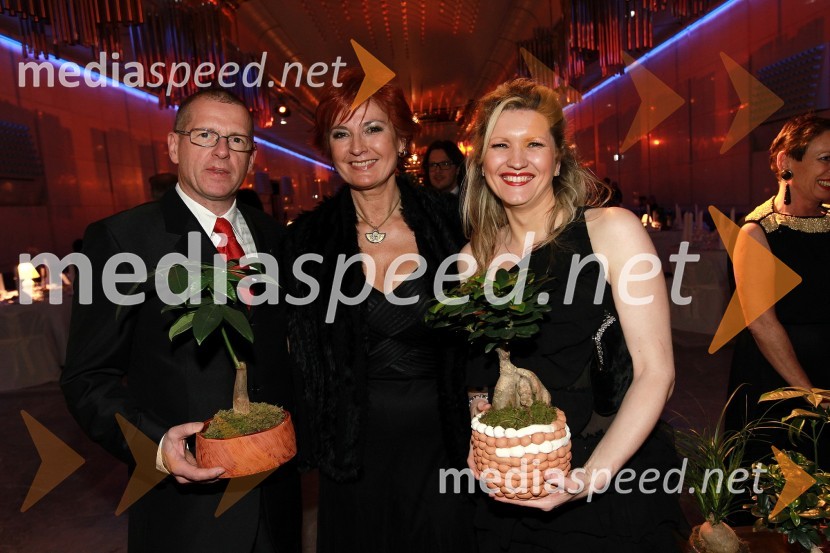 Bojan Brank, nekdanji direktor DHL, Darinka Pavlič Kamien, vodja službe za odnose z javnostmi pri Telekomu Slovenija in mag. Aleksandra Brank,&nbsp;vodja marketinga BisnodeVeliki dobrodelni Lions ples