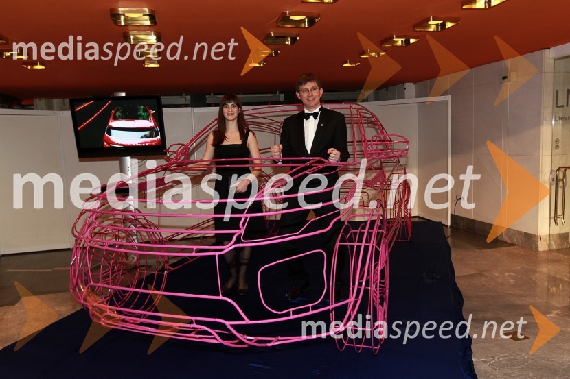 Andreja Dular, marketing Summit avto in Martin Logar, predsednik Lions kluba LjubljanaVeliki dobrodelni Lions ples