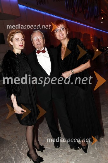 Hermina Kovačič, novinarka, Peter Kamien in soproga Darinka Pavlič Kamien, vodja službe za odnose z javnostmi pri Telekomu SlovenijaVeliki dobrodelni Lions ples