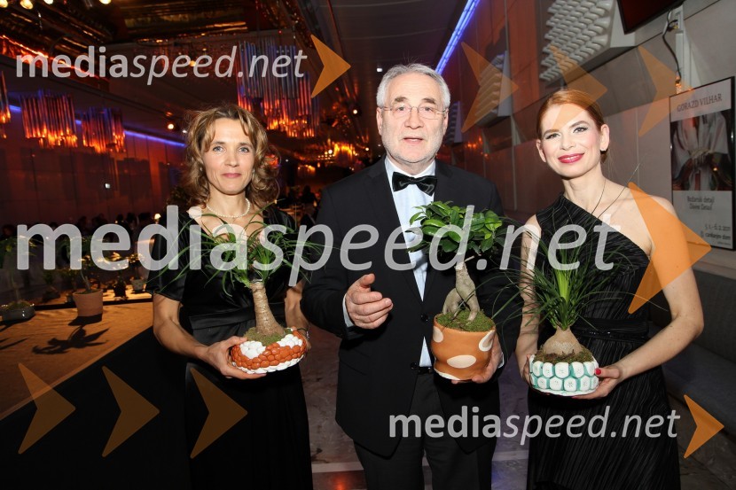 Mojca Zlobko Vajgl, harfistka, soprog Ivo Vajgl, svetovalec predsednika Republike Slovenije in Eva Longyka Marušič, povezovalka večeraVeliki dobrodelni Lions ples