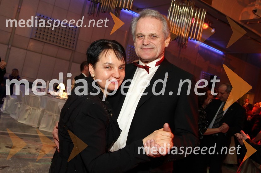Vida Petrovčič, novinarka in njen spremljevalec Janez ŽontaVeliki dobrodelni Lions ples