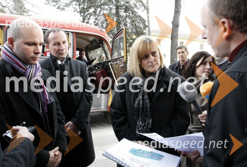 Matevž Frangež, poslanec v DZ, ... in Darja Radić, ministrica za gospodarstvoObisk predstavnikov Vlade Republike Slovenije v Mariboru