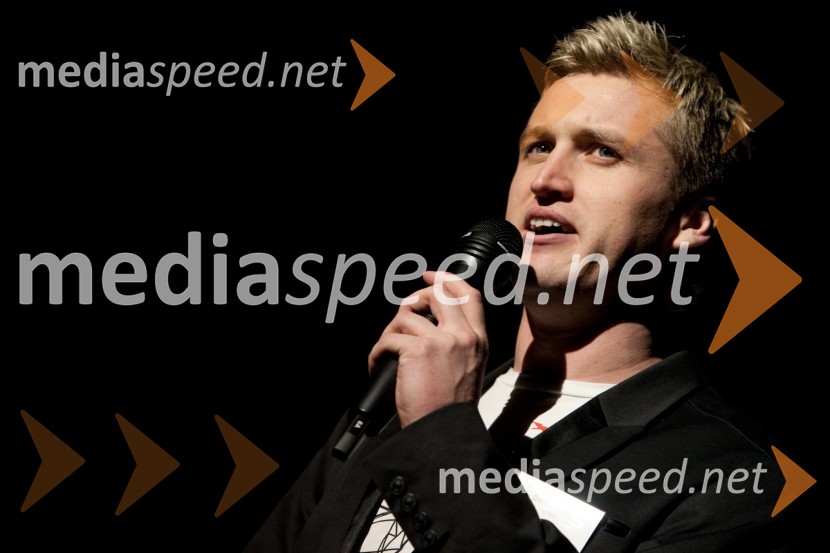 Denis Avdić, moderator na Radio 1Ponovoletno poslovno srečanje Infonet medie in CMT