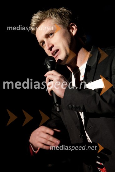 Denis Avdić, moderator na Radio 1Ponovoletno poslovno srečanje Infonet medie in CMT