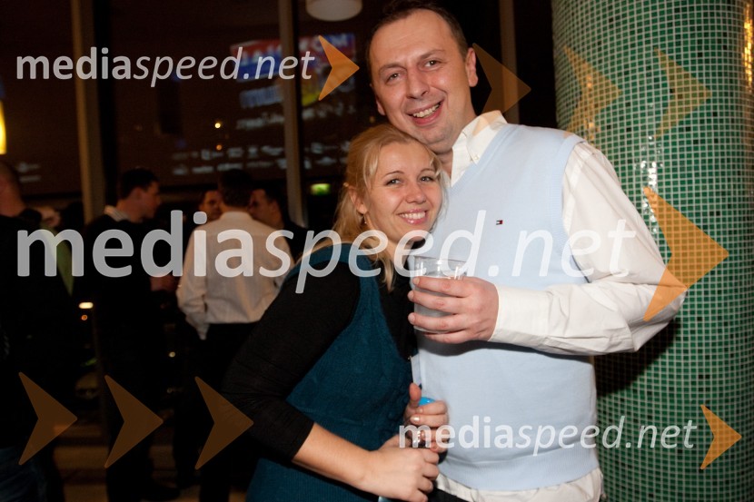 Darja Štravs Tisu, moderatorka na Radio 1 in soprog Nejc Štravs Tisu, kreativni direktor Infonet MediaPonovoletno poslovno srečanje Infonet medie in CMT