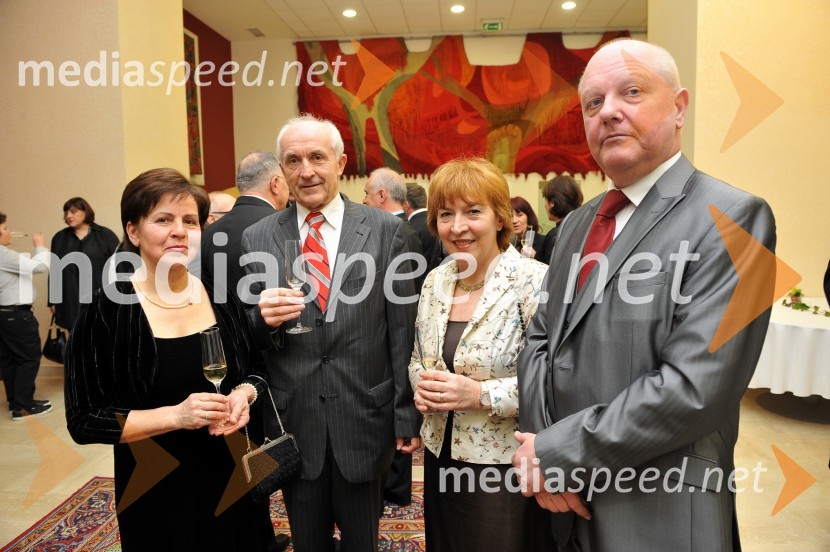 Alojz Filipič, nekdanji glavni enolog Radgonskih goric in soproga Marija ter Ika in Drago Medved16. noč penin