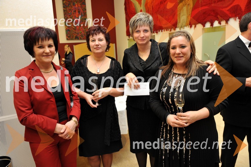 Cvetka Križan, Cvetka Čretnjak, Brigita Kočar in Anja Kočar16. noč penin