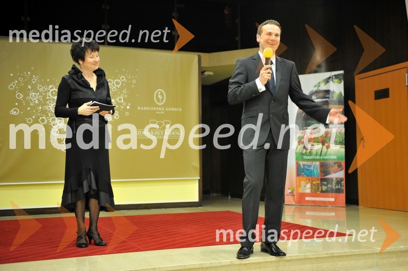 Irena Polak Fištravec, povezovalka dogodka in Borut Cvetkovič, direktor podjetja Radgonske gorice16. noč penin