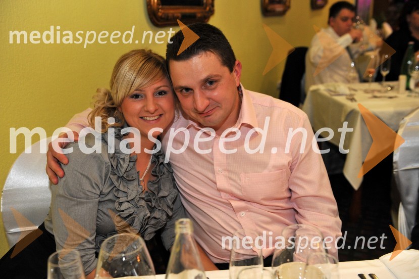 Simona Žugelj, Vinska kraljica Slovenije 2011 in Jože Cajnar, direktor Kmetijske zadruge Metlika16. noč penin