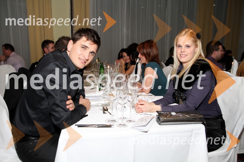 Zoran G. Grbić, vodja Diners Cluba Exclusive in spremljevalka16. noč penin