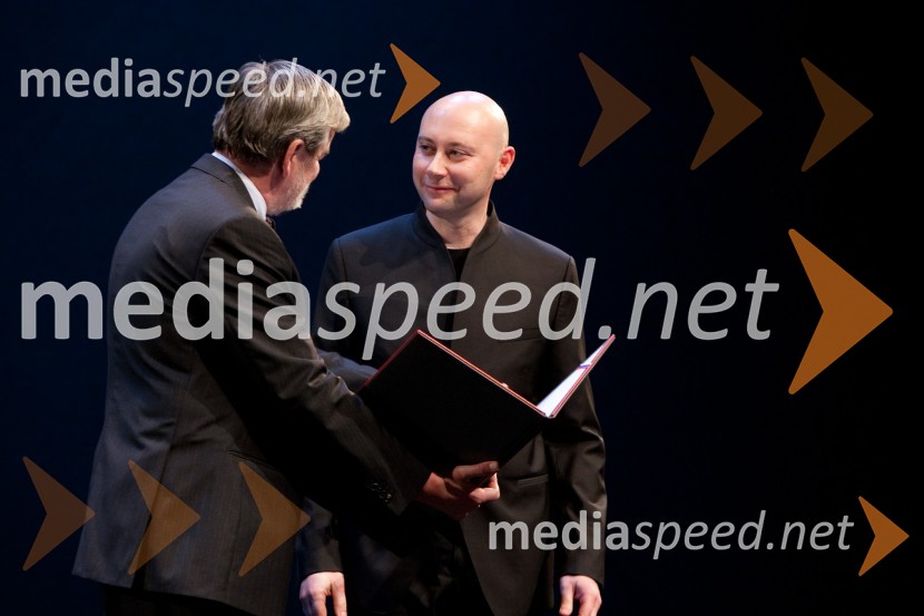 	Jaroslav Skrušny, predsednik Upravnega odbora Prešernovega sklada in Jure Miklavc, oblikovalecProslava ob kulturnem prazniku in podelitev Prešernovih nagrad