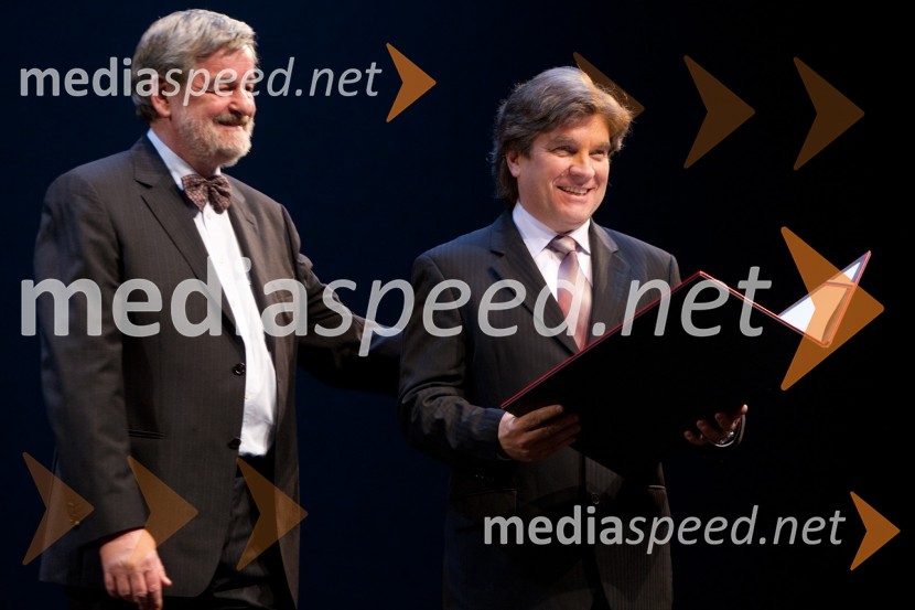 	Jaroslav Skrušny, predsednik Upravnega odbora Prešernovega sklada in Branko Robinšak, operni pevecProslava ob kulturnem prazniku in podelitev Prešernovih nagrad