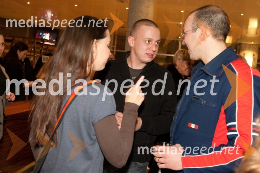 Maja Nemec, igralka, Luka Cimprič, igralec in Miha Nemec, igralecSobica na vrhu stopnišča, premiera