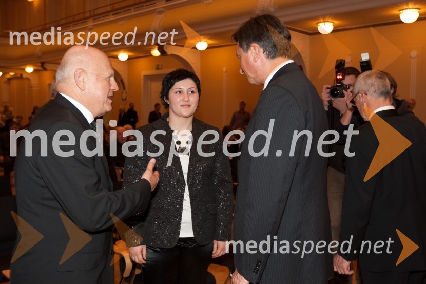 Janez Kocijančič, predsednik Olimpijskega komiteja Slovenije, Lucija Polavder, karateistka in Borut Pahor, predsednik vlade Republike Slovenije46. podelitev Bloudkovih priznanj za leto 2010